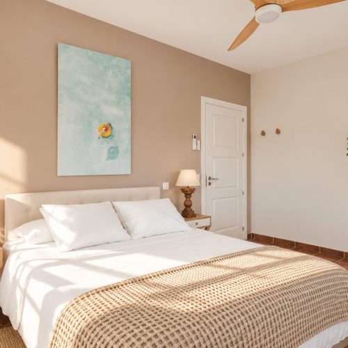 Dormitorio doble con ventilador de techo – casa rural Aprisco de Candeleda (Ávila)